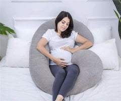 1 MIDDLE ONE pillow highlighting high-density polyester stuffing for lasting fluff