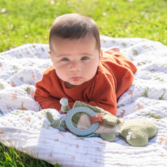 aden-anais Essentials Dream Blanket close-up fabric highlights soft texture for cozy cuddles.