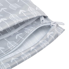 ALVABABY wet/dry bag medium capacity ideal for travel and daily diaper needs.