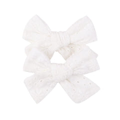 AMYDECOR 3.2-inch girls white linen hair bow clip left side for everyday wear