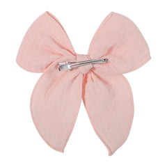 AMYDECOR sturdy alligator clip keeps the bow secure during playtime.
