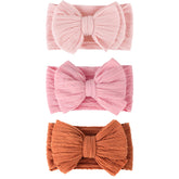 AQOKKA baby bows headband front view for newborns, ideal photo-ready outfit.