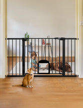 BABELIO baby gate wide-stairs protects stairs, keeping kids and pets safely contained.