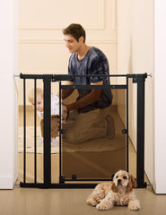 BABELIO Clear Baby Gate installation view shows tool-free pressure setup for doorways.