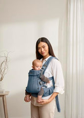 BabyBjörn Harmony blue shoulder straps provide ergonomic support for parents.