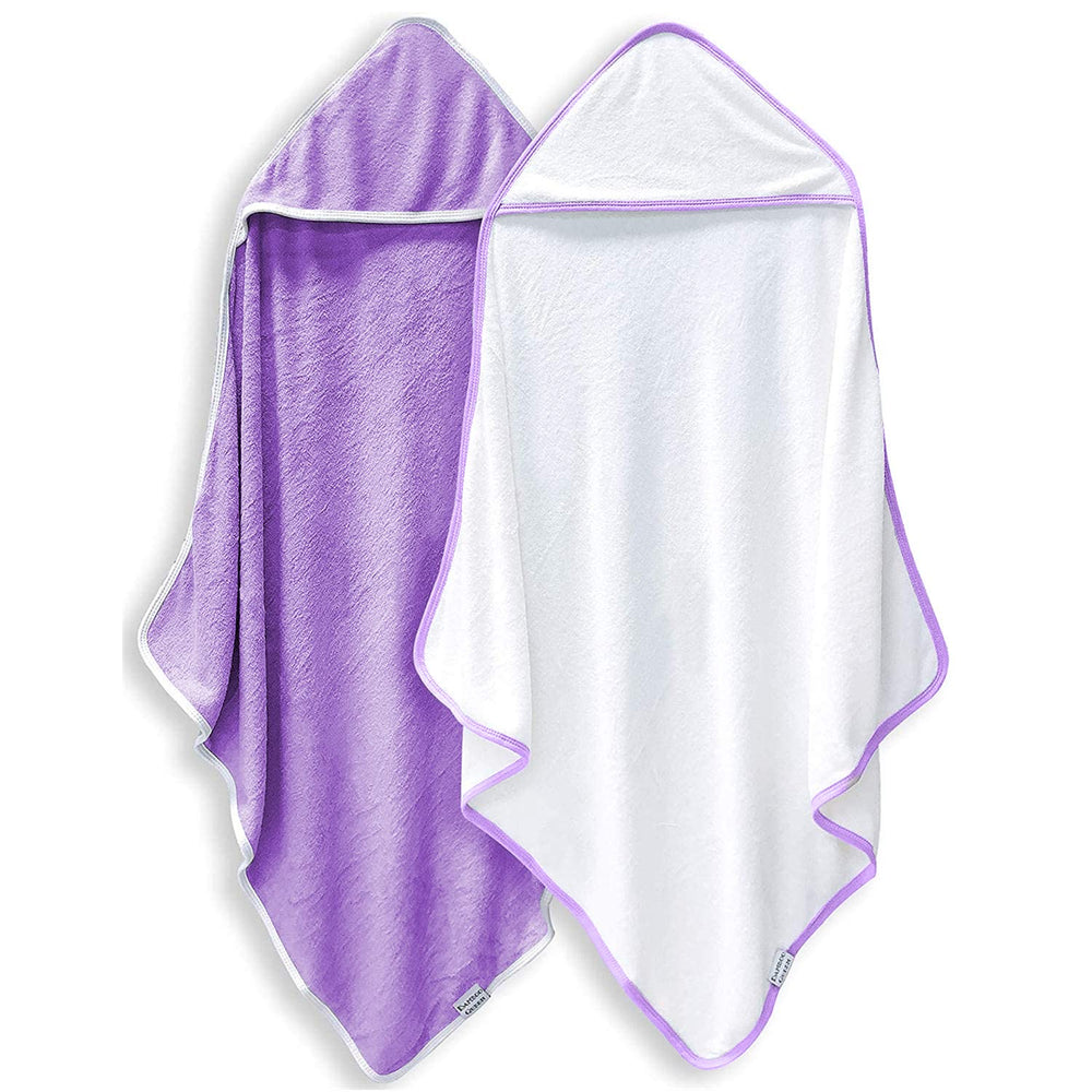 BAMBOO QUEEN hooded towel white close-up; ultra-soft bamboo rayon for gentle newborn bath.
