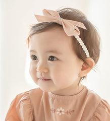 Bethynas Christmas-ready headband for cute gifts and holiday occasions.