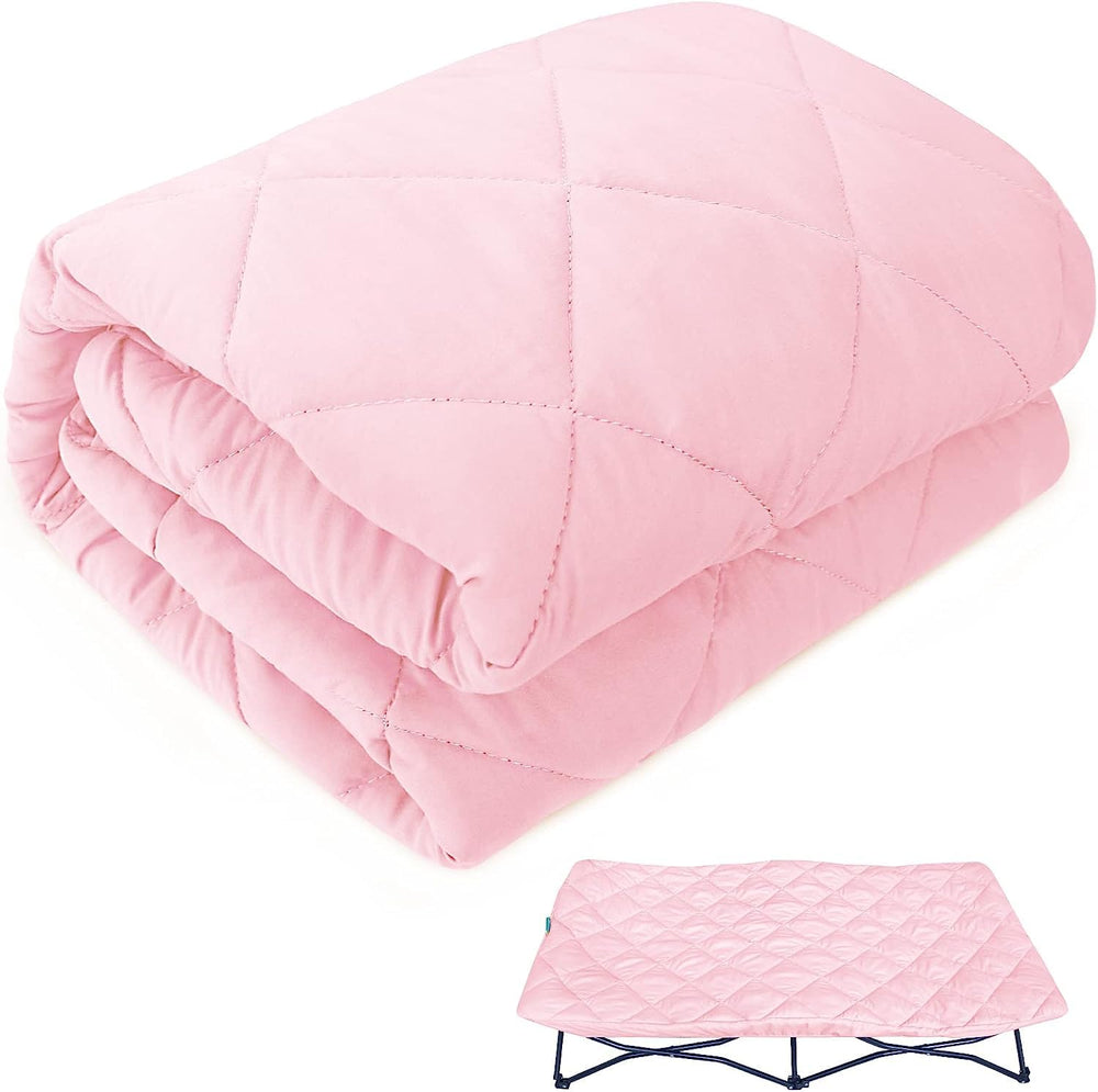 Biloban Regalo My Cot pink quilted sheet close-up shows soft fabric for cozy naps.