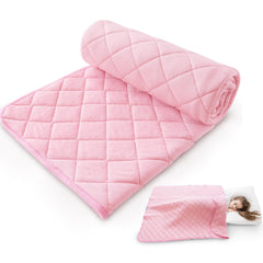Biloban toddler comforter pink closeup shows soft plush fabric ideal for sensitive skin