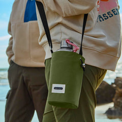 Keep comfortable mobility with the Black+Blum bag's adjustable shoulder/cross-body strap.
