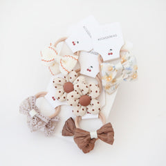 BOUNIQ close-up shows bows and elastic craftsmanship for gentle hold.