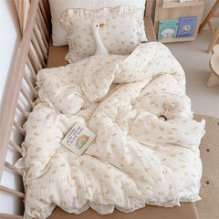 BuLuTu baby duckling print duvet cover closeup highlights soft muslin fabric for gentle sleep.