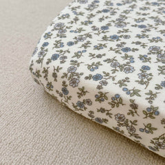 BuLuTu encased elastic band keeps sheets in place during playtime and movement.