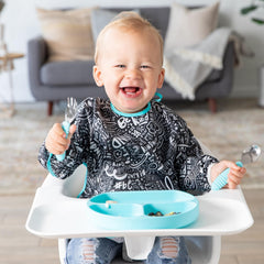 Bumkins Sleeved Bib crumb-catcher pocket helps contain spills during feeding.