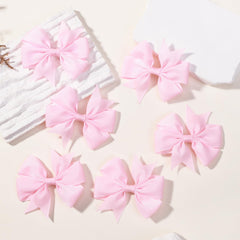 Choicbaby alligator clip securely anchors bows for tidy hairstyles.