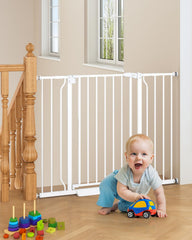 Cideny baby gate demonstrates auto-close safety with one-handed operation.