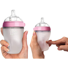 Comotomo dual anti-colic vents bottle illustrating minimized air intake during feeds