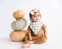 Copper Pearl bib illustrates water-resistant liner for quick cleanups and added absorbency.