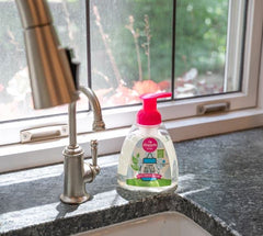 Dapple Baby Foaming Soap removes milk film on bottles and pacifiers