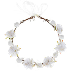 DDazzling flower crown white close-up shows detailed petals for magical photo shoots