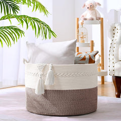 Degeyoyo 67L blanket basket full of blankets showing generous capacity.