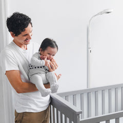 Didalo floor stand gooseneck arm provides flexible angles for optimal Nanit Pro viewing.