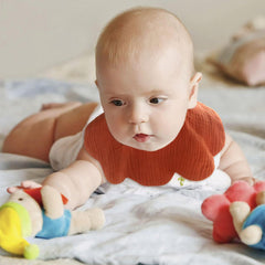 DOSMINE bibs red pattern close-up - absorbent muslin for drool management.