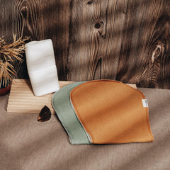 Egmao Baby muslin burp cloths feature fleece-absorbent layer for effective spill management.