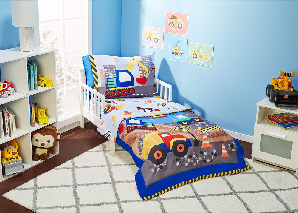 Everyday Kids toddler bedding comforter close-up shows plush microfiber for warm, cozy nights.