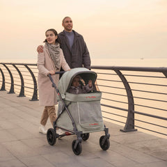 Familidoo Q1 all-terrain wheels enable smooth rides on grass and pavement.