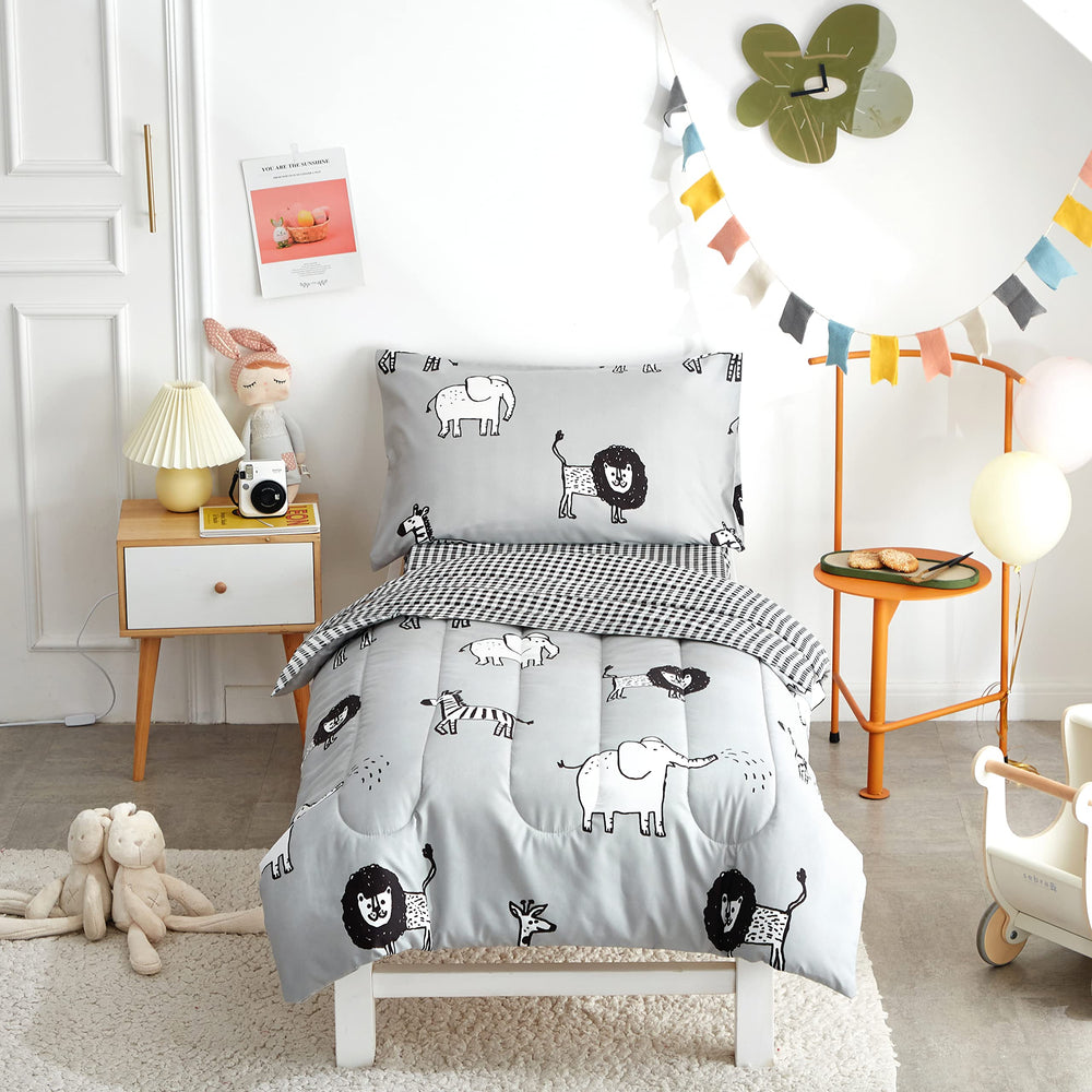 FlySheep multi-animal comforter creates cozy bedtime for toddlers.