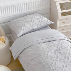 Flysheep fitted sheet closeup shows durable elastic fit for toddler beds