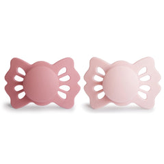 FRIGG Lucky symmetrical design supports correct mouth fit for growing babies.