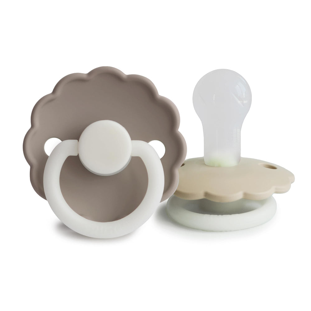 FRIGG Daisy Night SilkySoft nipple close-up — medical-grade silicone for gentle soothing.