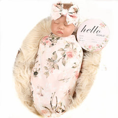 Galabloomer newborn blanket with flower print headband, cozy for photos and everyday wear.
