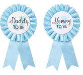 GDTO8820 Daddy to Be badge white tinplate with sky-blue feet for baby shower photo moments