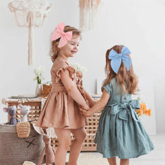 Gebelle 14 cm bow clip highlights neutral shades for coordinated outfits.