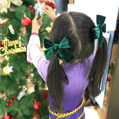 Gebelle Vintage Velvet Bow Green side view shows secure alligator clip.