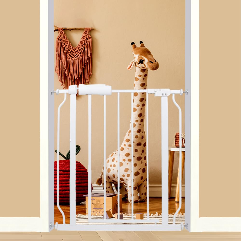 Ghthes Felle narrow baby gate double-lock handle enables one-handed operation for parents.