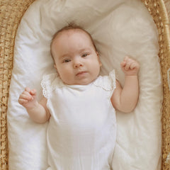 GLLQUEN BABY bassinet sheets two-pack flat lay, convenient change with premium soft fabric.