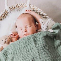 GLLQUEN BABY muslin swaddle blanket close-up texture highlighting breathable cotton.