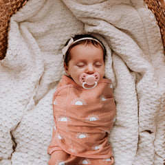 GLLQUEN BABY swaddle arms-in-out demonstrates flexible sleep-stage options.