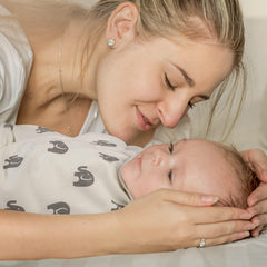 GLLQUEN BABY cotton fabric close-up highlighting soft, breathable material for sensitive skin.