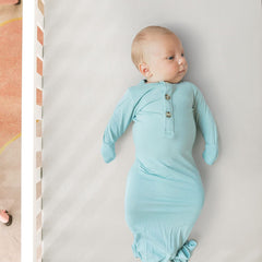 GRSSDER elastic-band-sides close-up shows four-sided stretch for easy, secure dressing