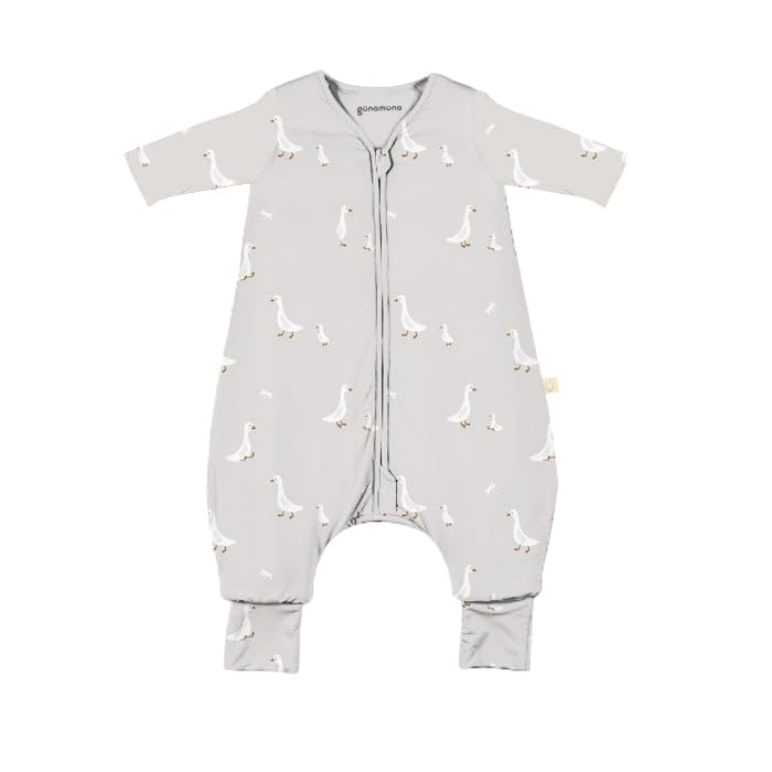 GUNAMUNA diaper-zip sleep sack enables quick diaper changes while staying cozy.
