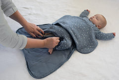 GUNAMUNA sleep-sack hip-position promotes healthy leg movement