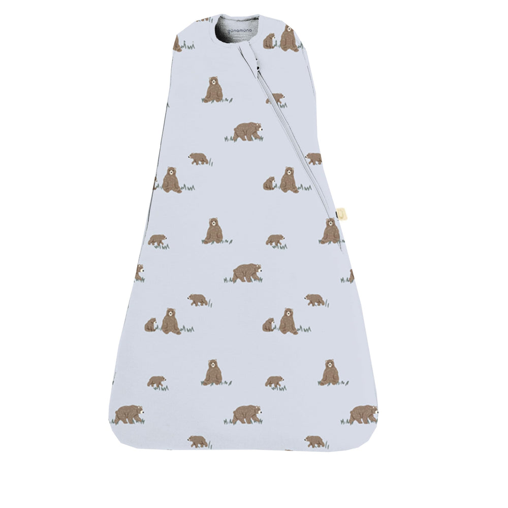 GUNAMUNA Swaddle Wrap with WONDERZiP enables quick diaper changes while keeping baby cozy.