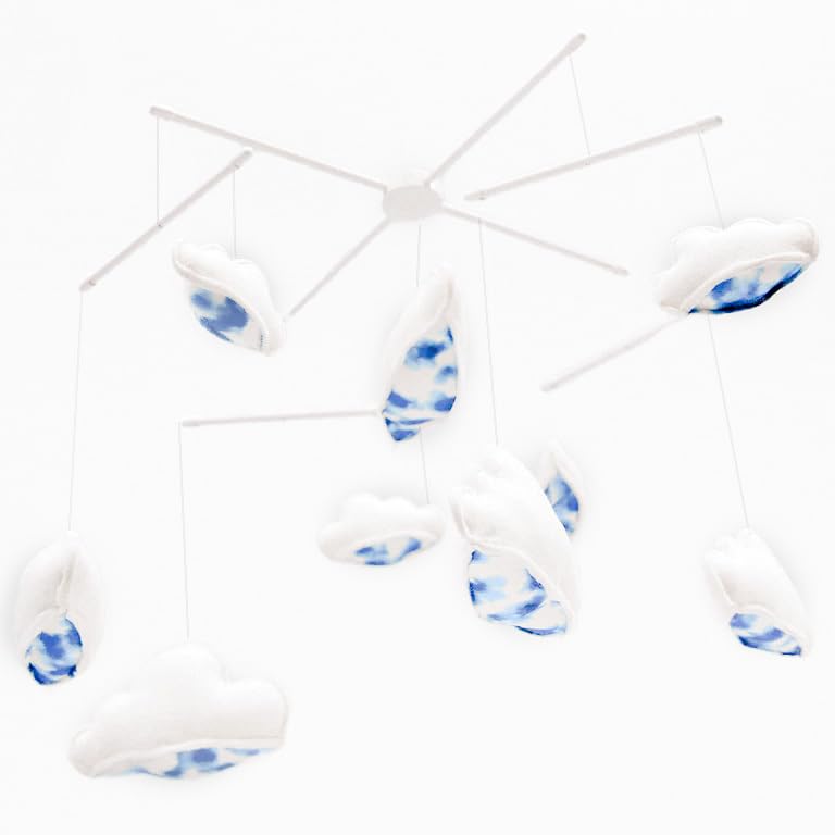 Happiest Baby Sky Mobile clouds dance above baby to create soothing visuals.