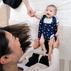 Happiest Baby Sleepea two-way zipper demonstrates top or bottom access