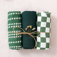 Happy Flute swaddle blankets green nursing-cover in use for discreet feeding